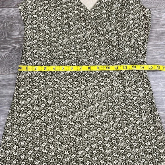 The Territory Ahead Sleeveless Floral Dress 4 - Picture 10 of 15